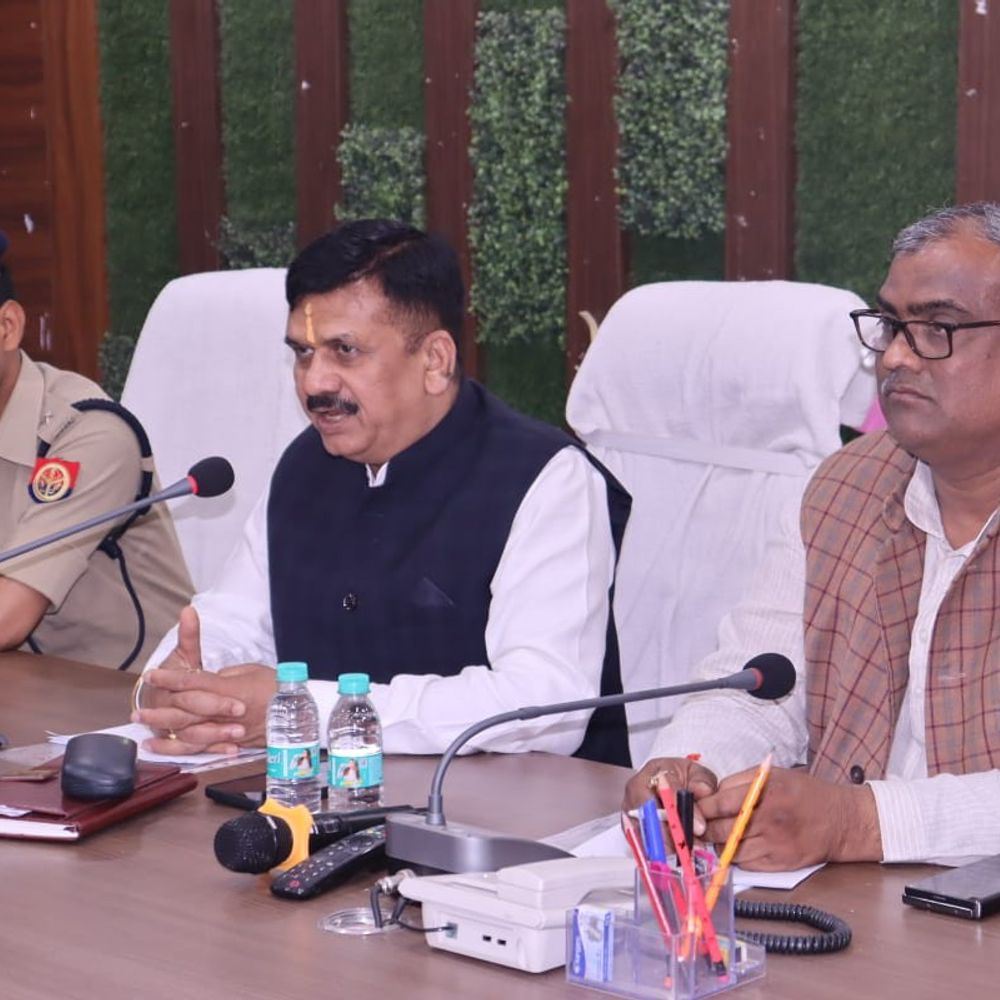 जौनपुर महोत्सव की तैयारियों पर बैठक:शाही किले में 24 से 26 मार्च  को होगा आयोजन