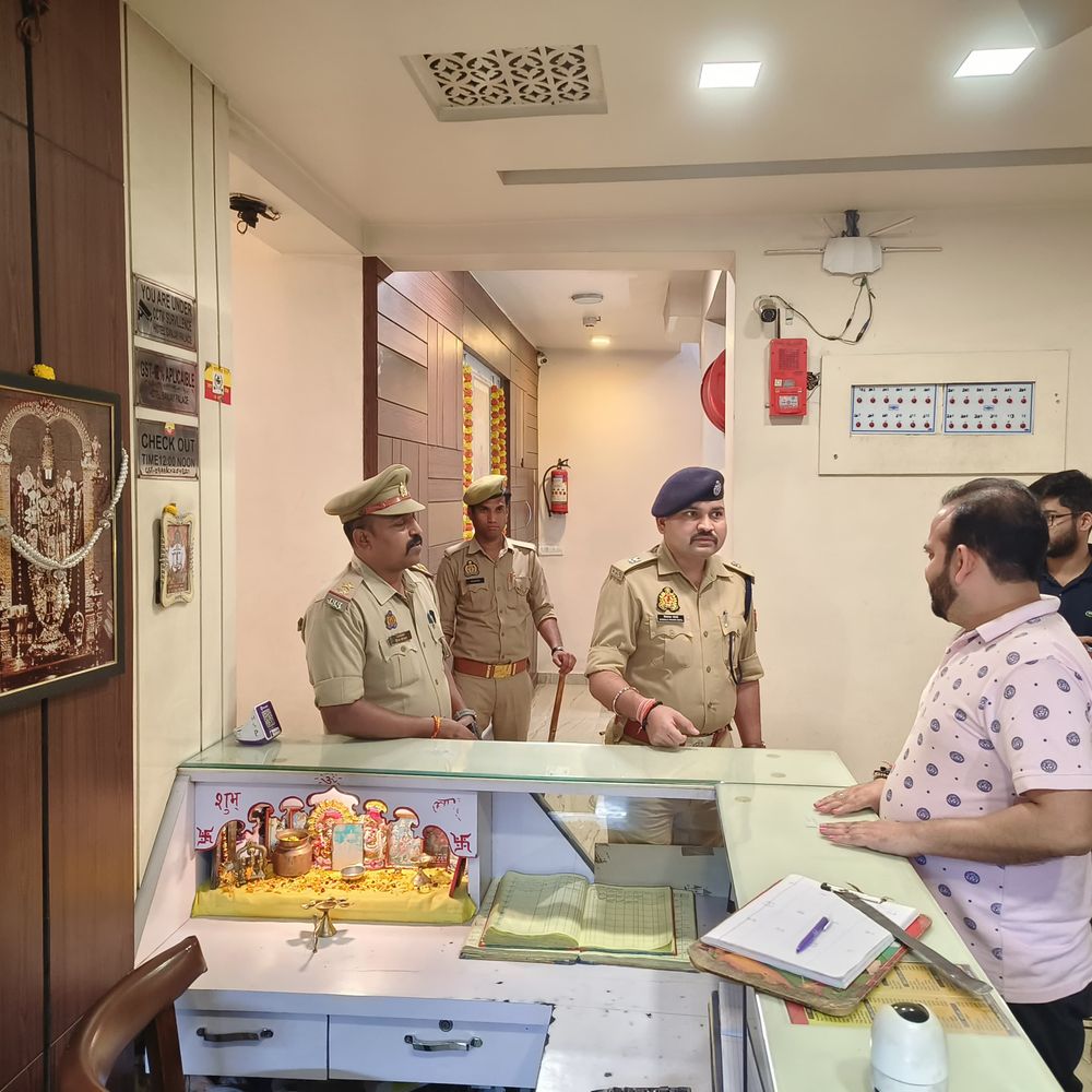 सॉल्वरों की तलाश में पुलिस की होटलों पर छापेमारी:यूपी एसआई भर्ती परीक्षा से पहले जांचे गए डॉक्यूमेंट, होटलों में लोगों से पूछताछ