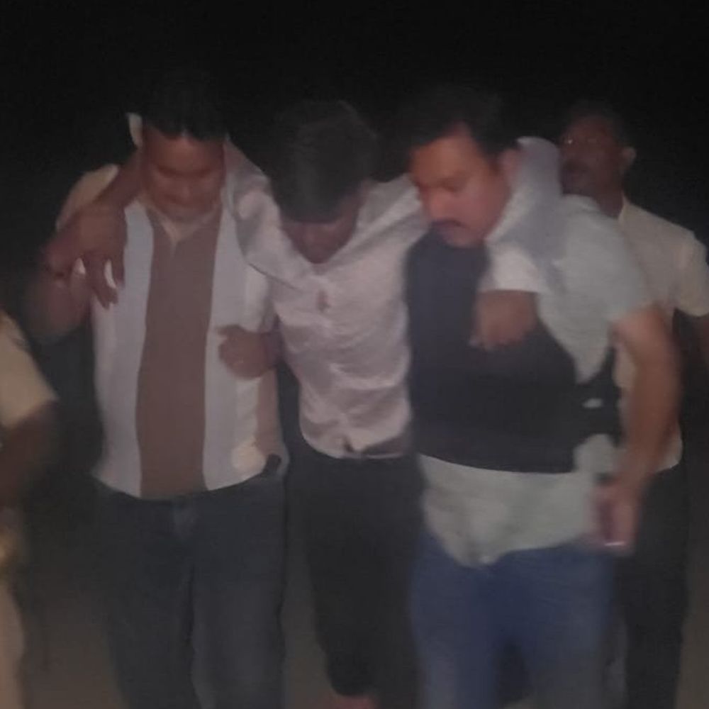 जौनपुर में जनसेवा केंद्र लूट का खुलासा:पुलिस मुठभेड़ में तीन गिरफ्तार, संचालक को गोली मार 90 हजार लूटे थे