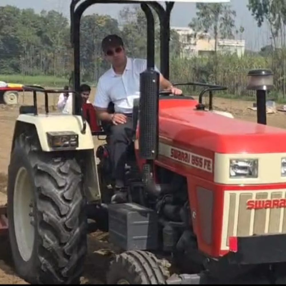 उत्तम शुगर मिल ने किसानों को दिया ‘ट्रेंच फार्मूला:बिजनौर में मिल मालिक बोले- नई तकनीक से बढ़ेगा गन्ने का उत्पादन