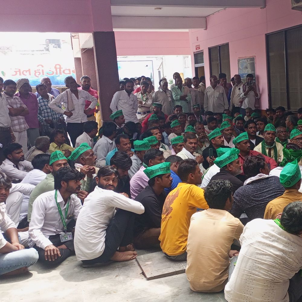 भारतीय हलधर किसान यूनियन का तहसील में धरना:भ्रष्टाचार का आरोप लगाया, बार-बार लोगों को लगाना पड़ता है चक्कर