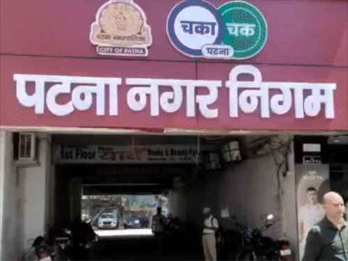 निजी भवनों पर लगे होर्डिंग्स की देनी होगी पूरी जानकारी:पटना नगर निगम एप से करेगी मॉनिटरिंग, आकार-स्थान से लेकर एग्रीमेंट; स्टेबिलिटी सर्टिफिकेट देना जरूरी