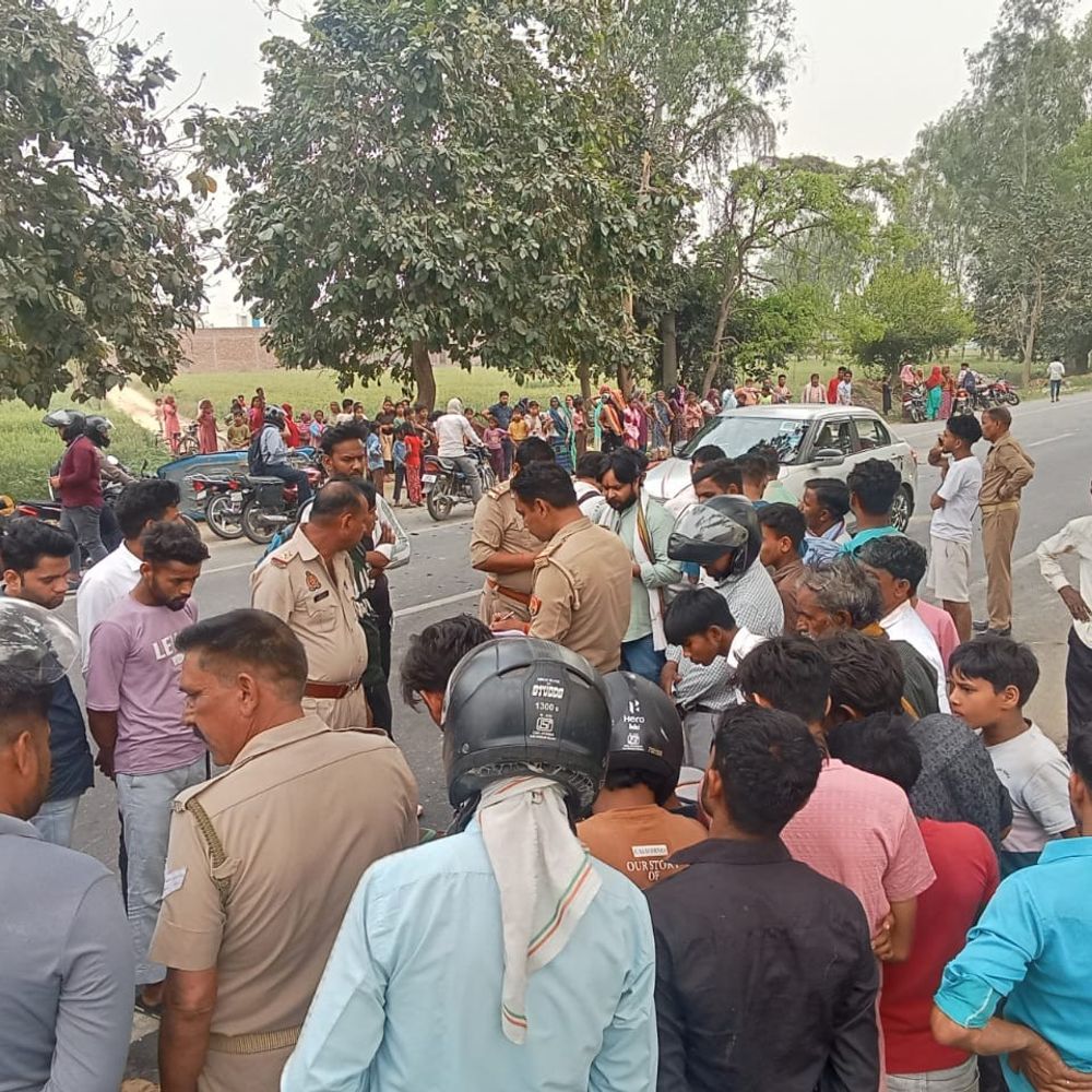 संभल में कार ने ई-रिक्शा को मारी टक्कर:ड्राइवर की मौत, यात्री घायल; मुरादाबाद के बिलारी से लौटते समय हुआ हादसा