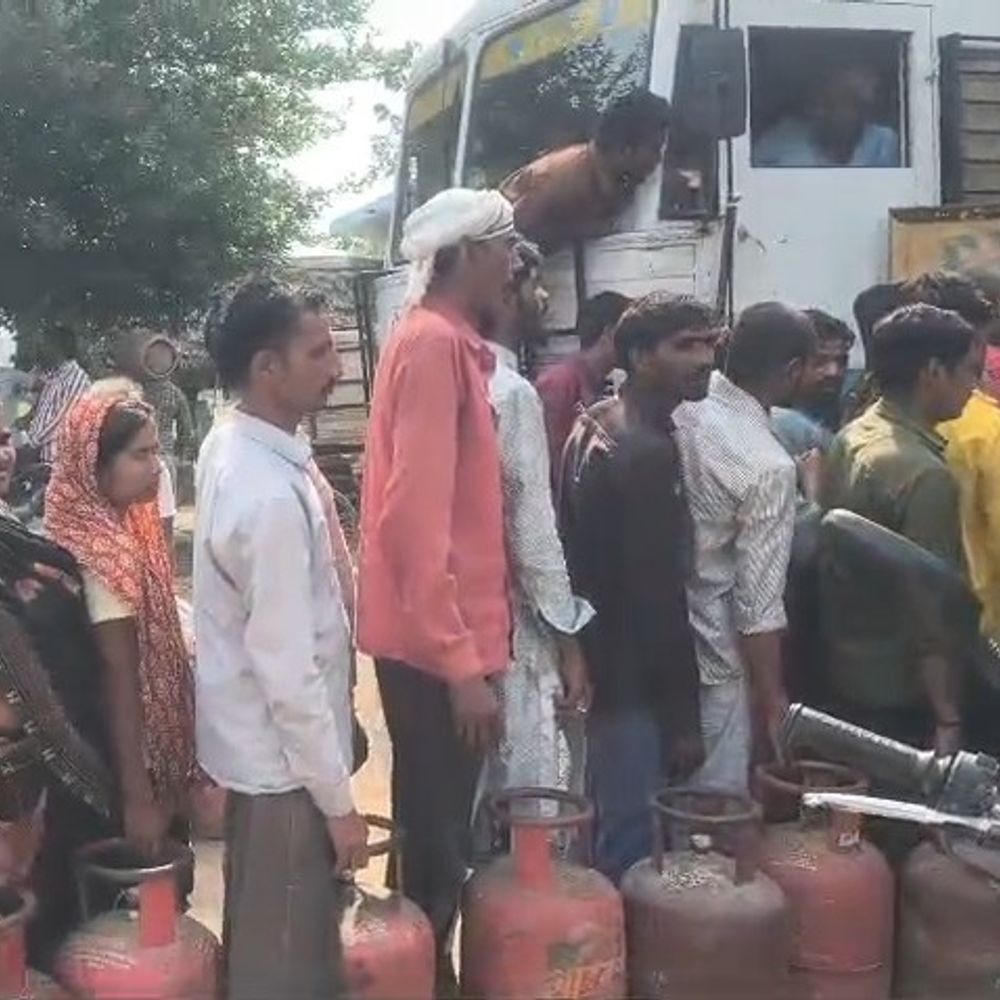 गोंडा में आज 21 हजार एलपीजी गैस सिलेंडर उपलब्ध:डीएसओ बोले- बुकिंग पर घरों तक कराई जा रही होम डिलीवरी