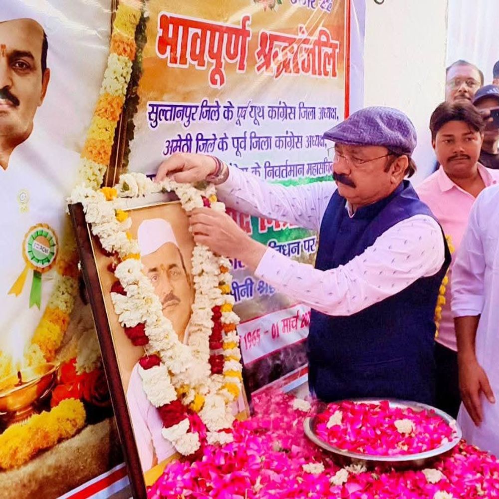 सांसद किशोरीलाल शर्मा पूर्व जिलाध्यक्ष के घर पहुंचे:परिजनों से मिले, श्रद्धांजलि दी; राहुल गांधी से फोन पर कराई बात