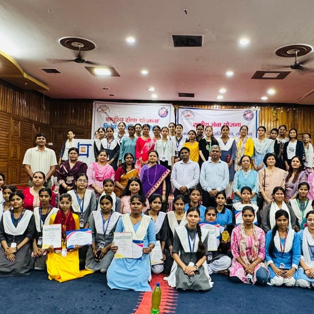 नवयुग कन्या महाविद्यालय NSS शिविर:छात्राओं ने सामाजिक-सांस्कृतिक गतिविधियों से प्रतिभा का किया प्रदर्शन