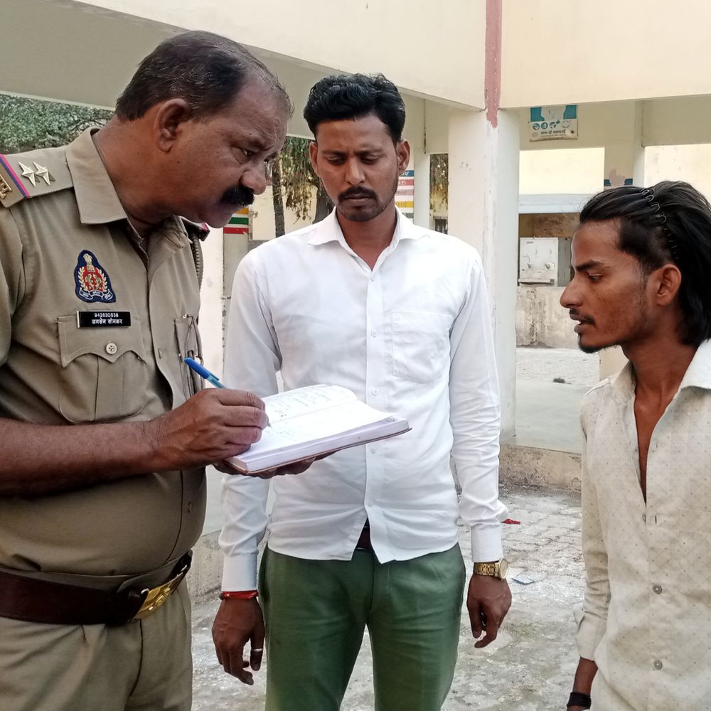 अज्ञात वाहन की टक्कर से बाइक सवार युवक की मौत:उन्नाव में अजगैन हाईवे पर हुआ हादसा, पोस्टमार्टम के लिए भेजा शव