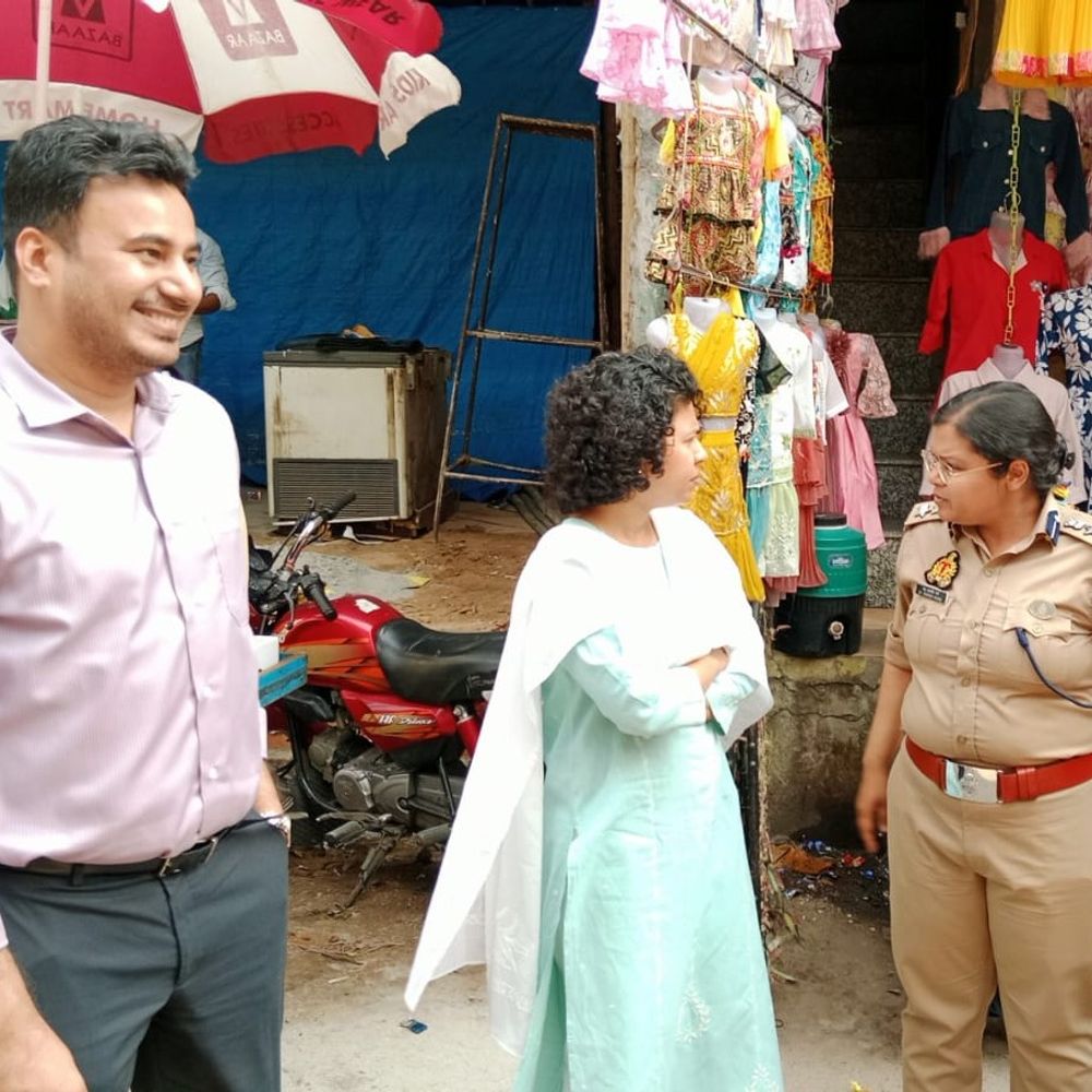 डीएम-एसपी ने जामा मस्जिद पर सुरक्षा जांची:लखीमपुर-खीरी में अलविदा नमाज से पहले व्यवस्थाओं का लिया जायजा