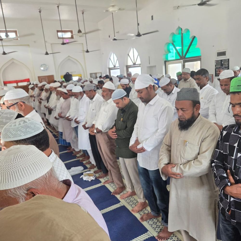 अलविदा जुमे की नमाज संतकबीरनगर में शांतिपूर्ण संपन्न:प्रशासन ने सड़क पर नमाज न पढ़ने की पहले ही की थी अपील, चप्पे-चप्पे पर पुलिस बल तैनात