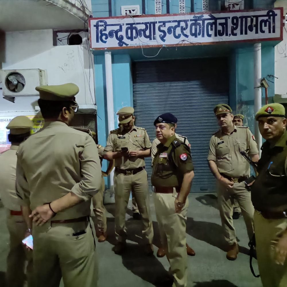 शामली SP ने परीक्षा केंद्रों का किया निरीक्षण:पैदल गश्त की, यूपी पुलिस SI भर्ती परीक्षा की सुरक्षा व्यवस्था परखी