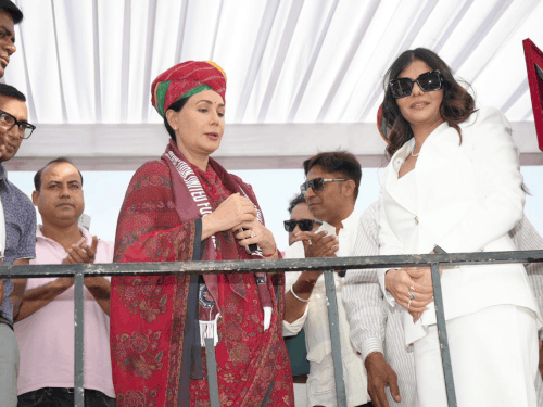 विद्याधर नगर स्टेडियम में फुटबॉल टूर्नामेंट की शुरुआत:उपमुख्यमंत्री दीया कुमारी ने किया उद्घाटन, राजस्थान यूनाइटेड ने पहला मैच जीता