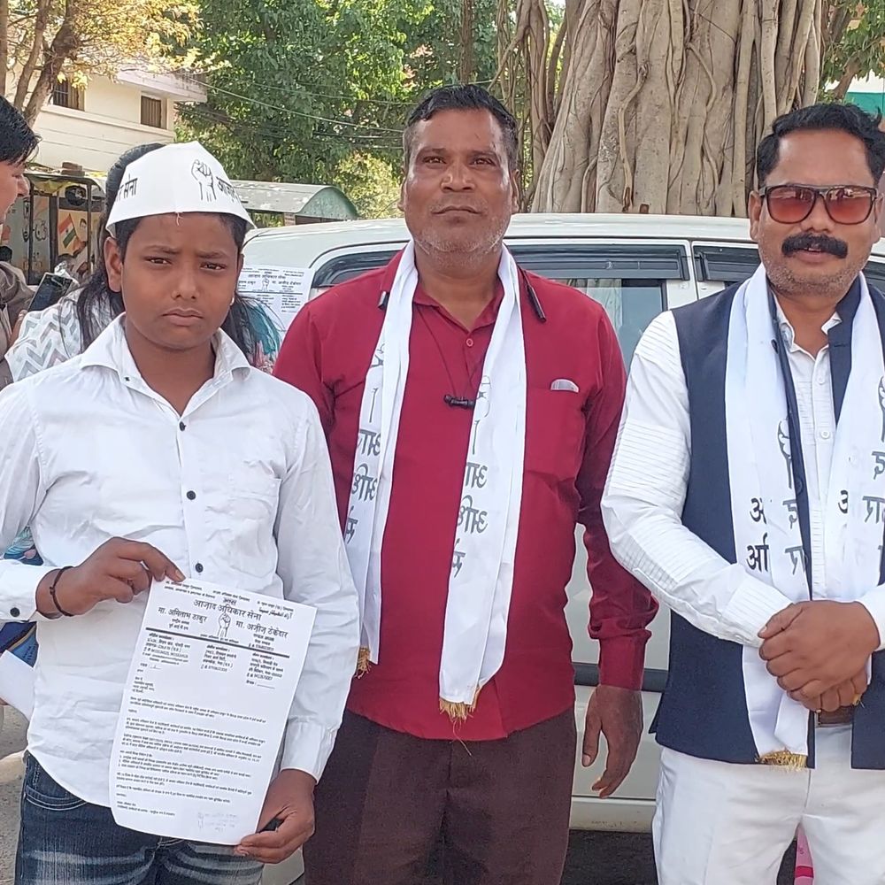 पूर्व IPS अमिताभ ठाकुर के मुकदमों पर हस्तक्षेप की मांग:आजाद अधिकार सेना ने राष्ट्रपति को ज्ञापन सौंपकर जांच की मांग की