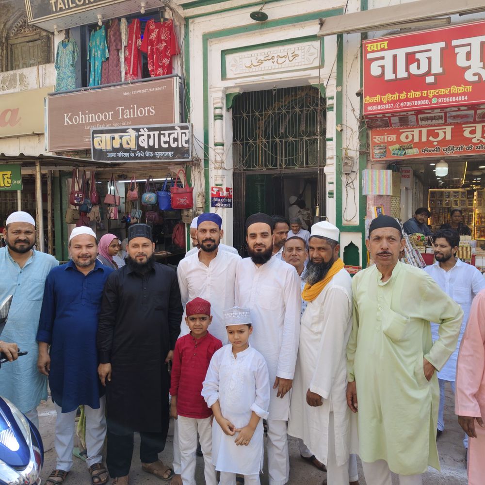 सुल्तानपुर में अलविदा जुमे की नमाज अदा:मस्जिदों में उमड़ी भीड़; अमन-चैन की दुआ मांगी गई, गाइड लाइन का रखा गया ध्यान