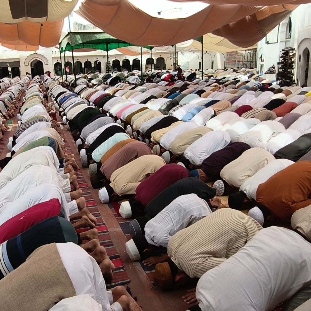 सहारनपुर में अलविदा जुमा की नमाज अदा:मस्जिदों में उमड़े नमाजी, देश में अमन-चैन की दुआ मांगी, पुलिस प्रशासन रहा अलर्ट