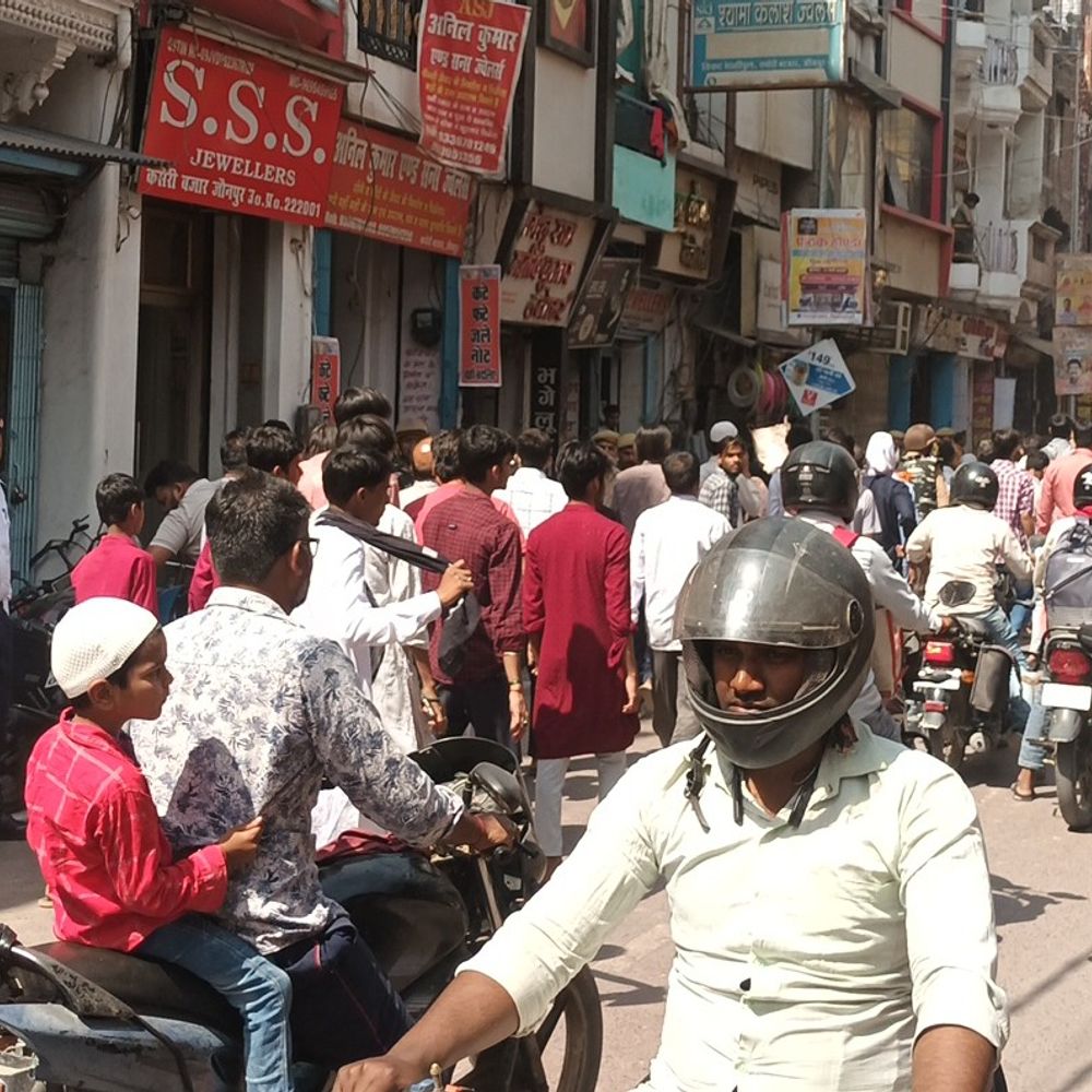 जौनपुर में अलविदा जुमे की नमाज शांतिपूर्ण संपन्न:प्रशासन ने सड़क पर नमाज न पढ़ने के लिए पहले ही किया था अलर्ट