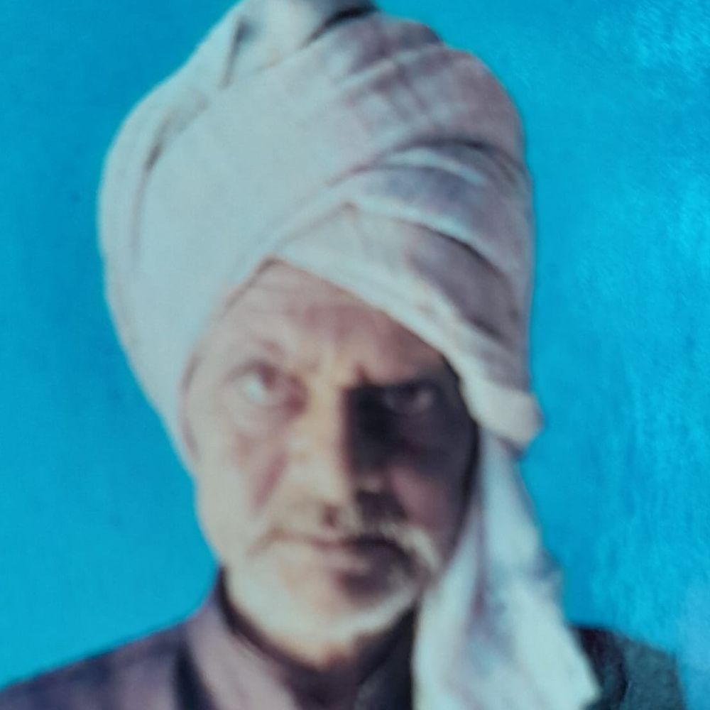 भेड़ चरा रहे किसान को कैंटर ने मारी टक्कर:मैनपुरी में सड़क की पटरी पर खड़ा था, मौके पर मौत