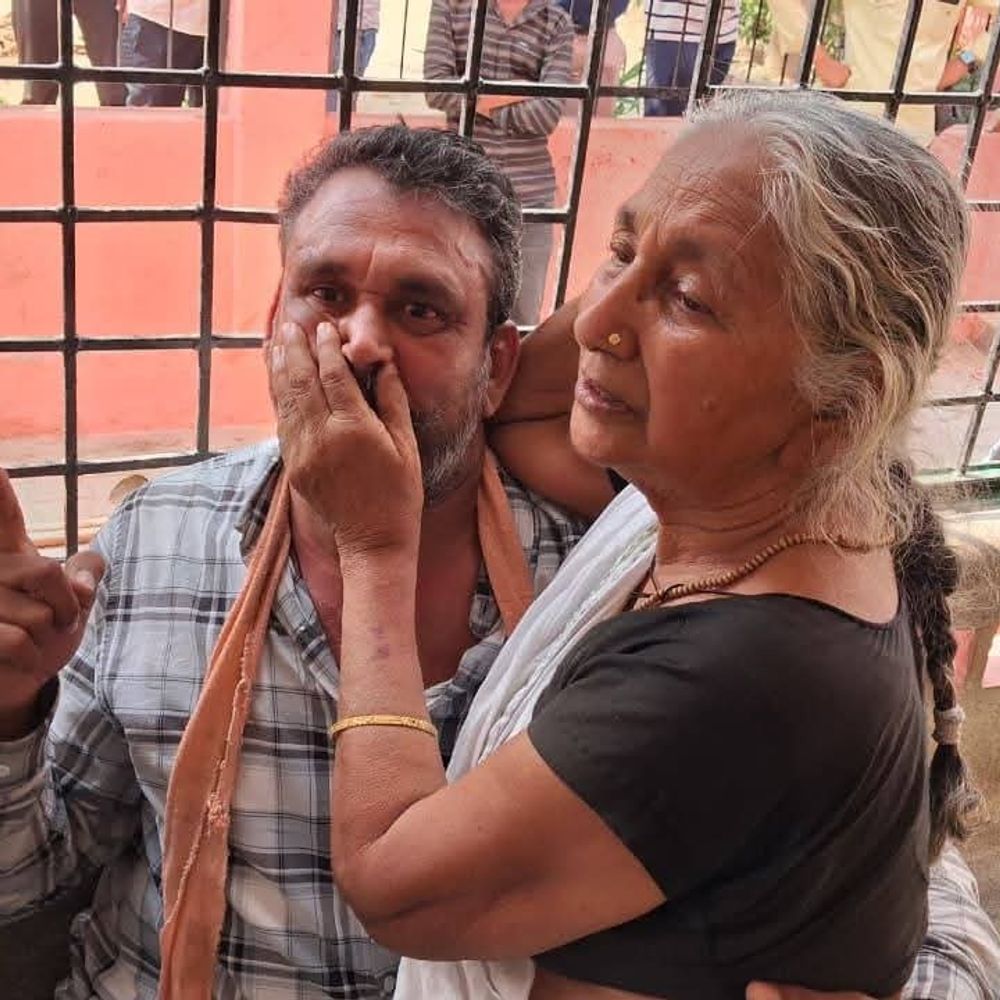 आजमगढ़ मंडलीय अस्पताल के गार्ड को हटाने के निर्देश:एक दिन पूर्व अस्पताल के डॉक्टर और गार्ड पर लगा था गंभीर आरोप