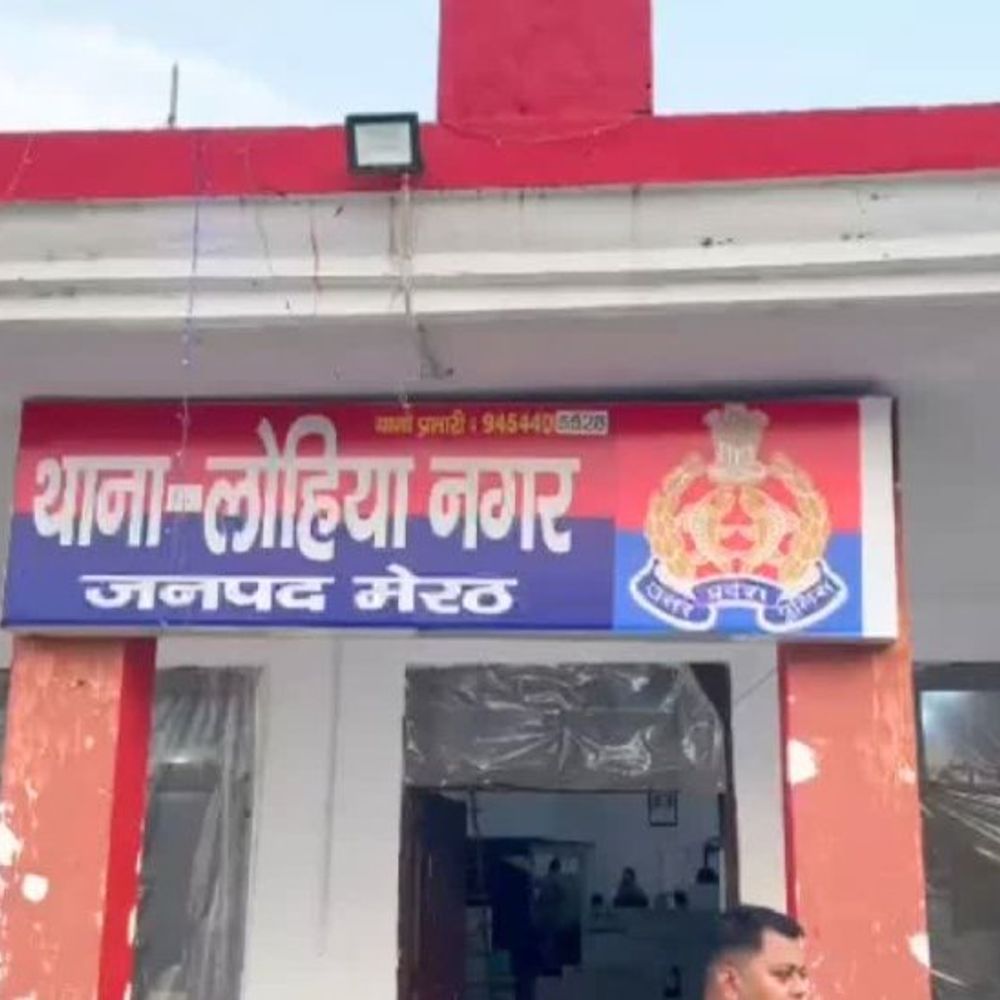 किराना की दुकान से युवक का अपहरण, मां हुई घायल:दो कार में सवार होकर आए आरोपी, मां के पैर पर पहिया चढ़ा, हालत गंभीर