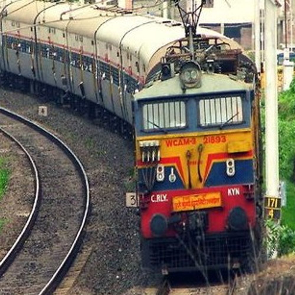 पुलिस भर्ती परीक्षा के लिए स्पेशल ट्रेन:वाराणसी से लखनऊ तक चलेगी, स्टेशन पर विशेष इंतजाम