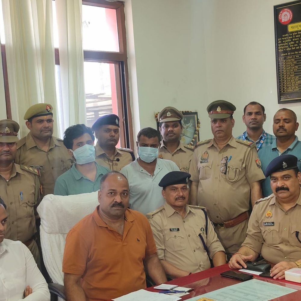 बांग्लादेश रूट से भारत में अफ्रीकी सोने की तस्करी:पैंट में छिपाकर ला रहे थे 2.2 किलो विदेशी सोना, कीमत 3.54 करोड़; दो गिरफ्तार