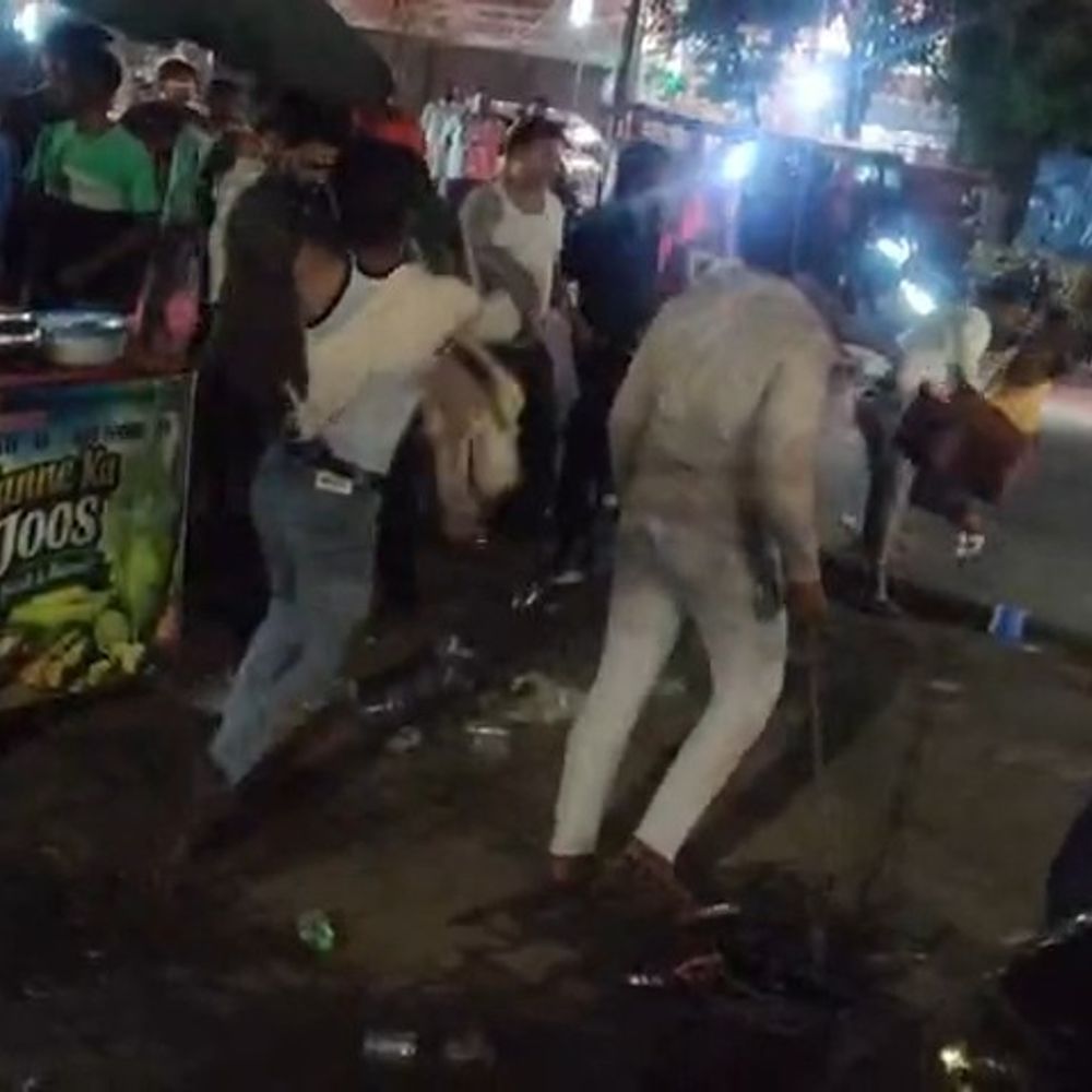 10 रुपए के जूस के लिए चले लाठी डंडे, VIDEO:20 मिनट तक होती रही मारपीट, 3 लोग घायल; 3 हिरासत में