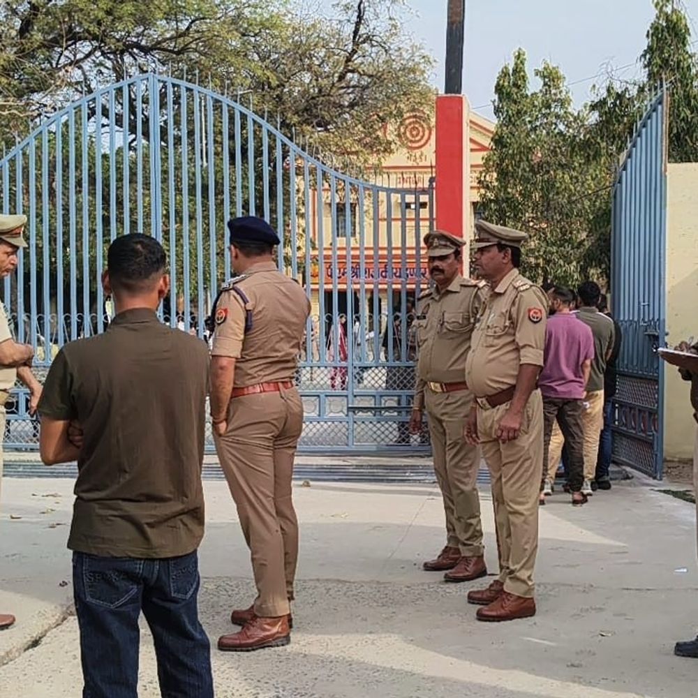 मैनपुरी में पुलिस भर्ती परीक्षा, 11520 अभ्यर्थी देंगे एग्जाम:650 पुलिसकर्मी तैनात, आधा घंटे पहले प्रवेश बंद, खुफिया टीम अलर्ट