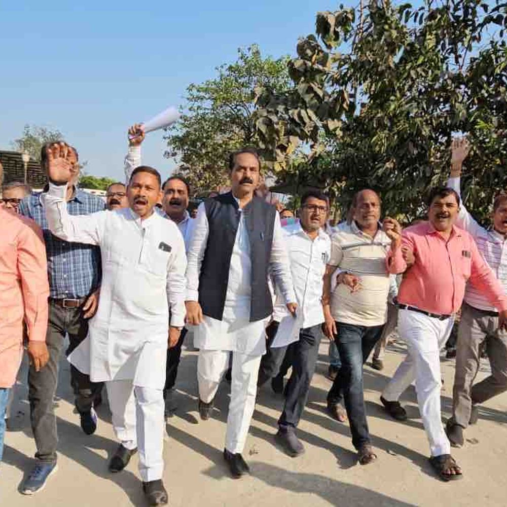 सीएम योगी की माता पर टिप्पणी का विरोध:गोरखपुर में राज्यपाल को ज्ञापन, कड़ी कार्रवाई की मांग