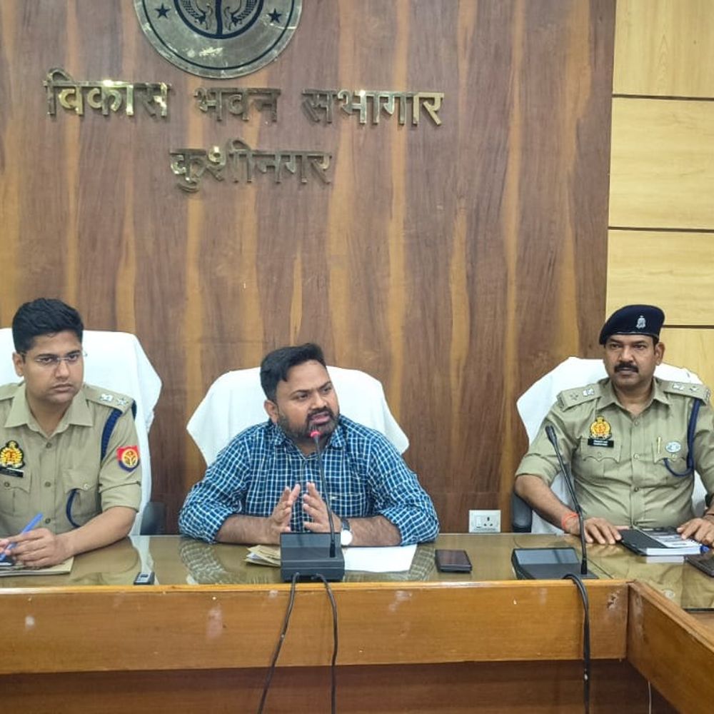 कुशीनगर में DM की चेतावनी, कालाबाजारी पर सख्त कार्रवाई:पेट्रोल, डीजल, गैस का पर्याप्त स्टॉक, अफवाहों से बचने की अपील