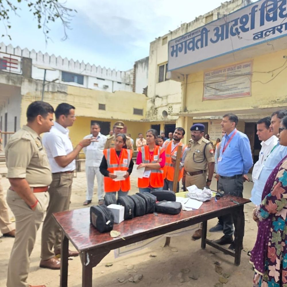 SI भर्ती परीक्षा कड़ी सुरक्षा के बीच जारी:डीएम-एसपी ने केंद्रों का निरीक्षण किया, व्यवस्थाएं जांची