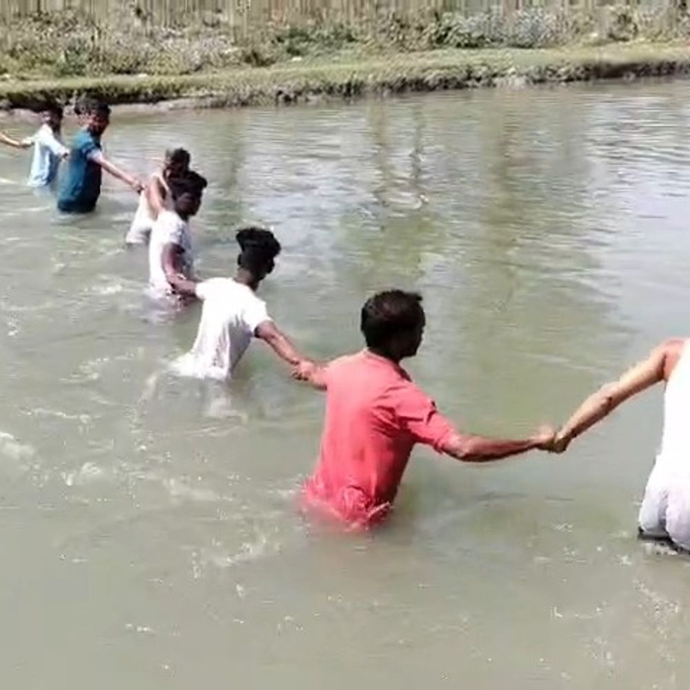 मानसिक दिव्यांग मां ने बच्ची को नहर में फेंका:सीतापुर में एक घंटे बाद शव बरामद, पति से हुआ था विवाद