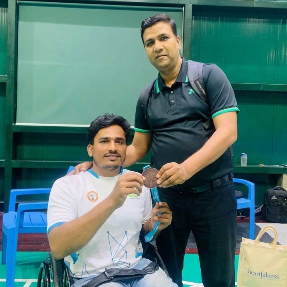 दिव्यांग छात्रों ने पैरा बैडमिंटन चैंपियनशिप में जीते पदक:डॉ. शकुंतला मिश्रा विश्वविद्यालय के खिलाड़ियों ने तेलंगाना में किया बेहतर प्रदर्शन