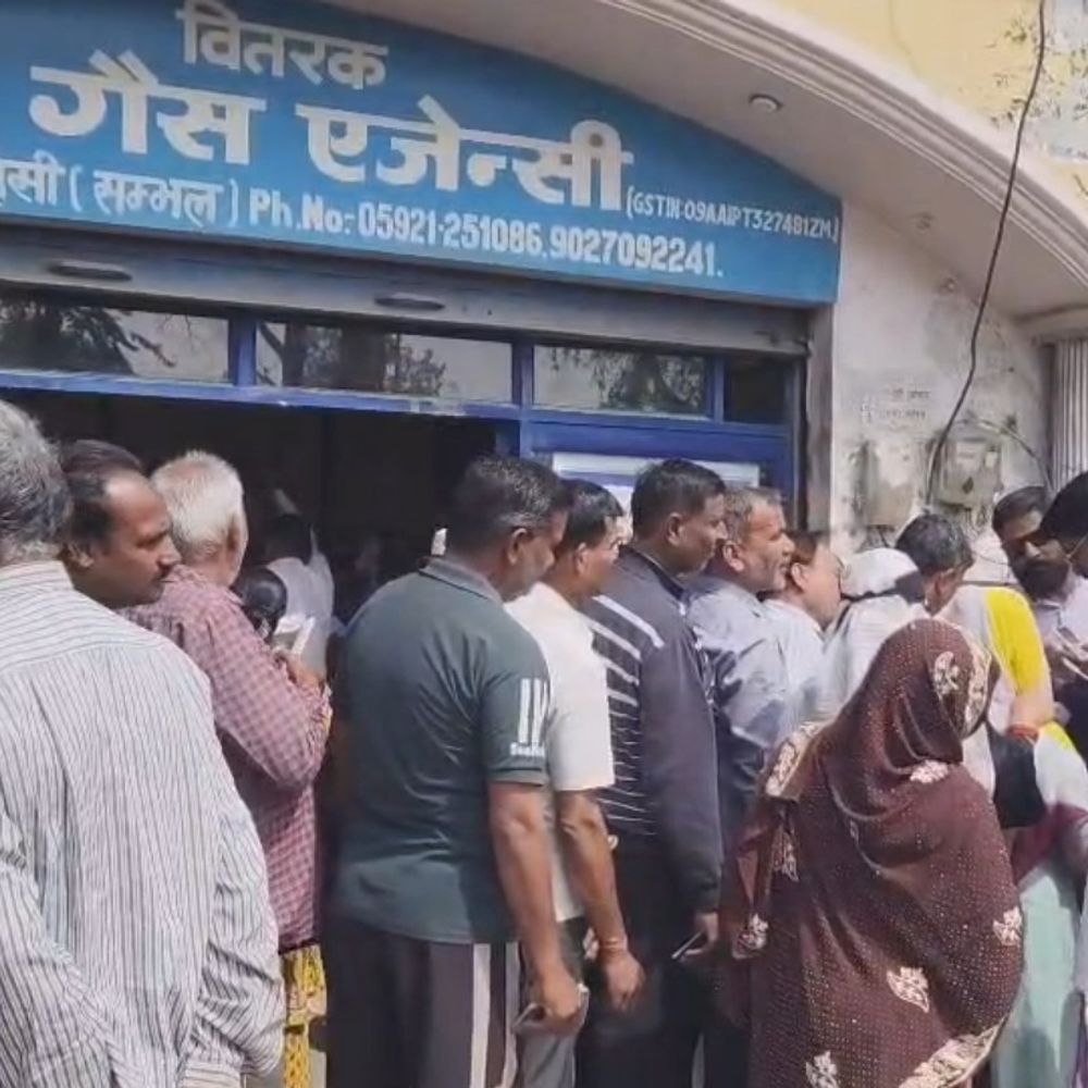 सिलेंडर बुक...डिलीवरी हुई पर ग्राहकों को नहीं मिले:संभल में कालाबाजारी का शक, इंटरनेट स्लो होने से केवाईसी अटकी