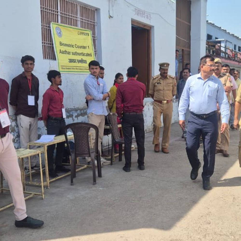 1450 अभ्यर्थियों ने छोड़ी पुलिस भर्ती परीक्षा:जालौन में डीएम-एसपी ने केंद्रों का निरीक्षण किया, सुरक्षा व्यवस्था जांची