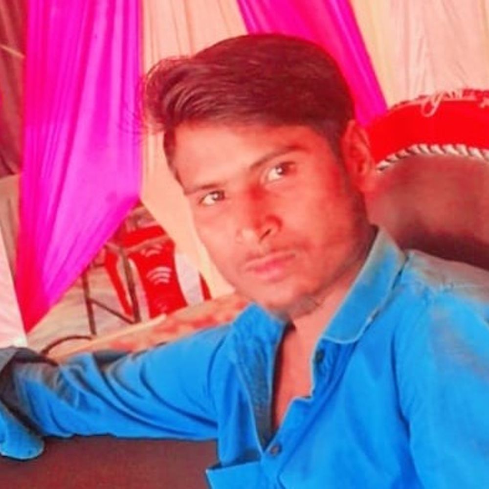 मालगाड़ी की चपेट में आने से युवक की मौत:संतकबीरनगर में झाड़ियों से निकलकर रेलवे ट्रैक पर पहुंचा, परिजनों ने की पहचान