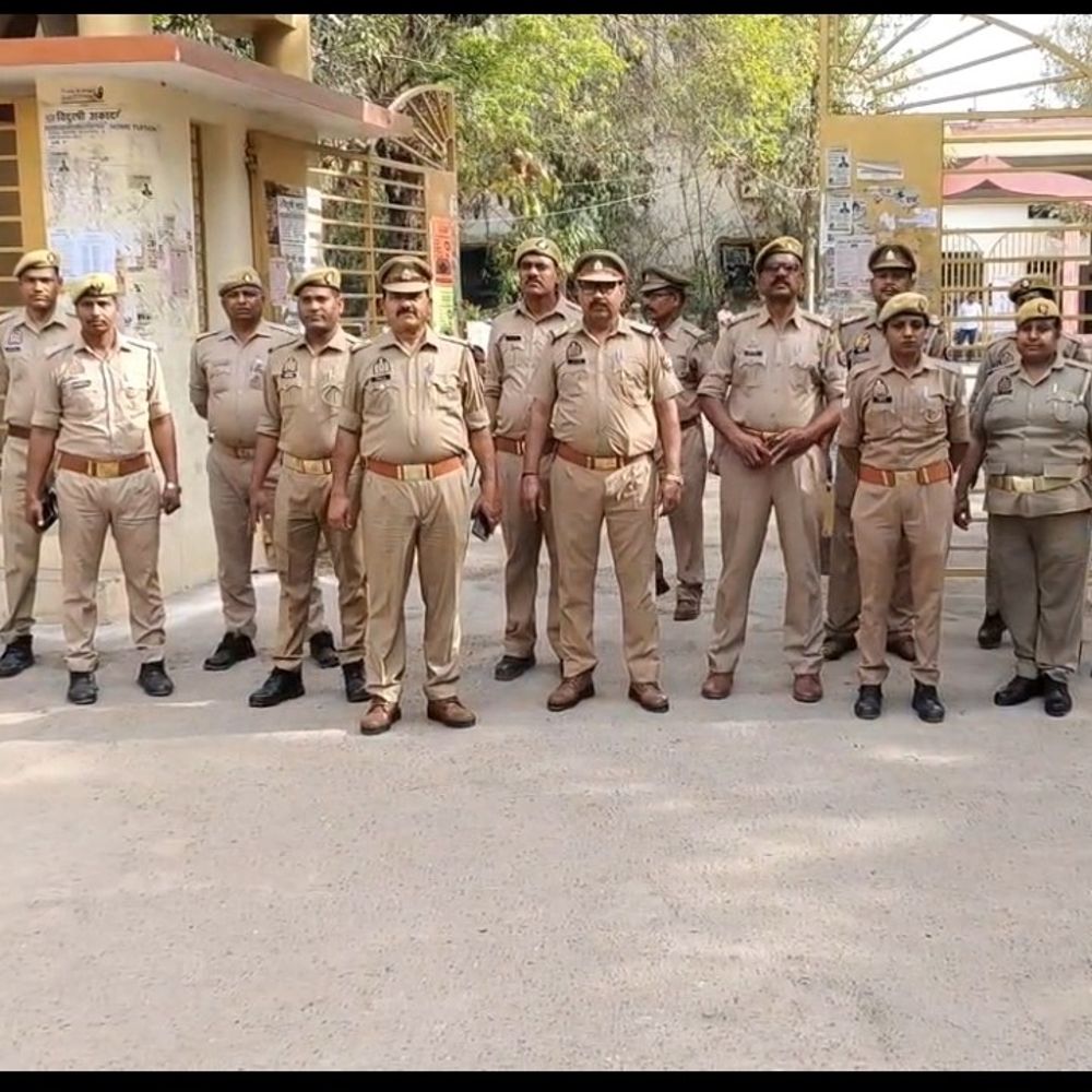 बांदा में उपनिरीक्षक भर्ती परीक्षा शुरू:10 केंद्रों पर 3840 अभ्यर्थी देंगे लिखित परीक्षा, दस स्टैटिक मजिस्ट्रेट तैनात