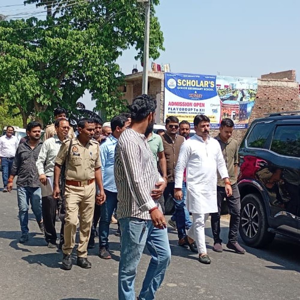 देवरिया-बेलडाड़ मार्ग की गुणवत्ता जांचने लखनऊ से टीम पहुंची:विधायक की शिकायत पर हुई कार्रवाई, मौके पर शलभ मणि भी रहे मौजूद