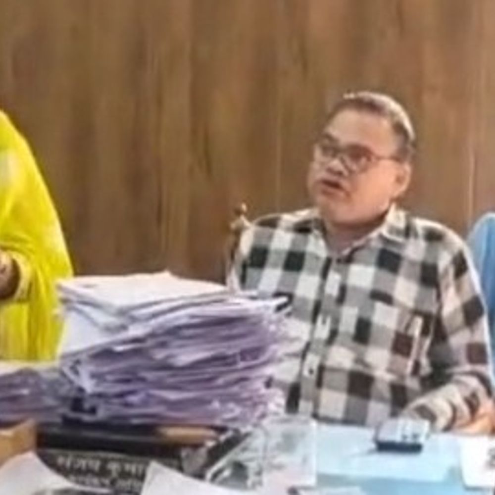 गोंडा में बाल विकास परियोजना अधिकारी हटाई गईं:आंगनबाड़ी एवं सहायिका भर्ती में वायरल ऑडियो पर हुई कार्रवाई