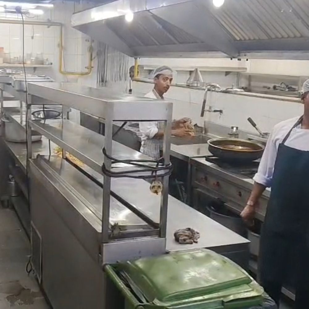 प्रयागराज में LPG संकट, होटल-रेस्टोरेंट एसोसिएशन की अपील:व्यापारियों से गैस बचाने, वैकल्पिक उपकरण अपनाने की सलाह