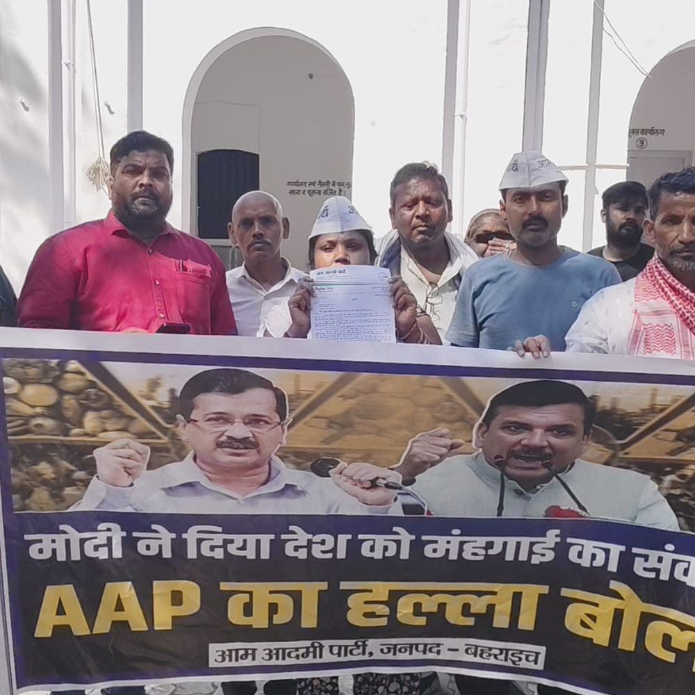 गैस सिलेंडर की किल्लत को लेकर प्रदर्शन:आप कार्यकर्ताओं ने कालाबाजारी रोकने की मांग की