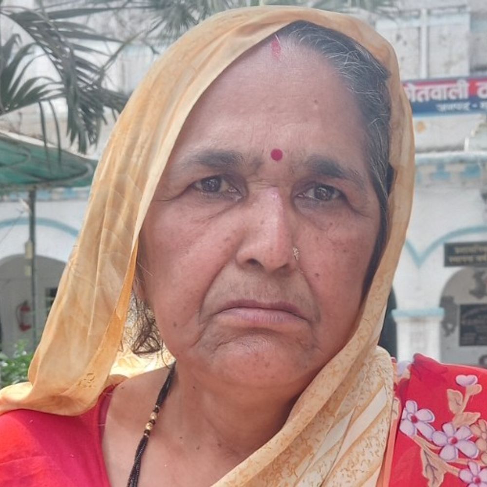 मुरादाबाद में दोगुना रुपये देने के नाम पर ठगी:महिला से सोने के कुंडल उतरवा कर, बाइक सवार फरार