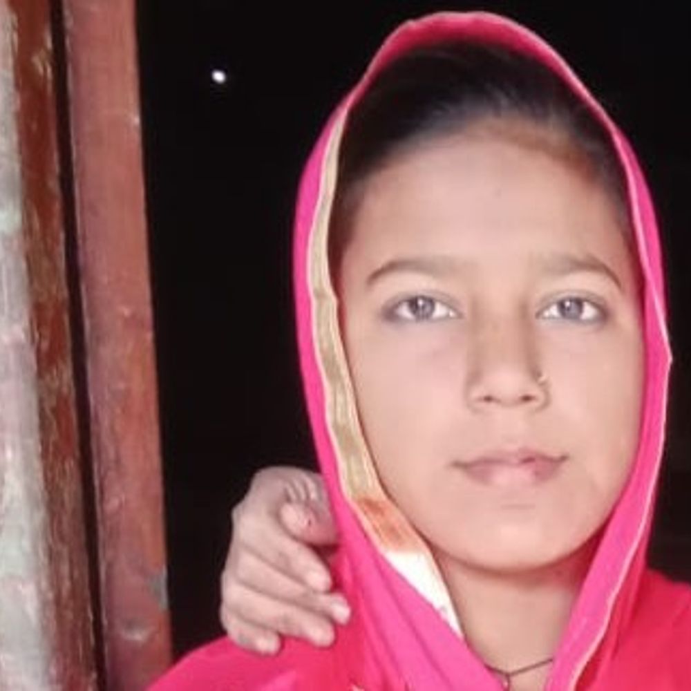 संभल में विवाहिता ने फांसी लगाकर आत्महत्या की:शादी को एक साल हुआ था, पति से अनबन चल रही थी