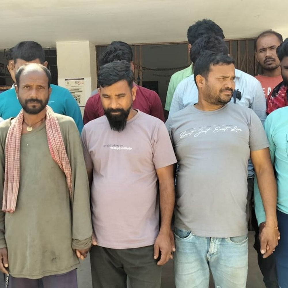 जंगल में जुआ खेलते 13 जुआरी गिरफ्तार:  मरवाही पुलिस ने 5 लाख से अधिक का सामान जब्त किया – Gaurela News