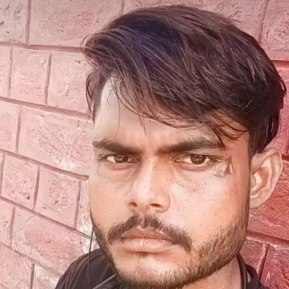 प्रेमिका की हत्या के बाद प्रेमी ट्रेन के सामने कूदा:अलीगढ़ में सुसाइड से पहले युवक ने वीडियो बनाकर बोला- द एंड, प्रेमिका के भाई से बोला-कांड कर दिया