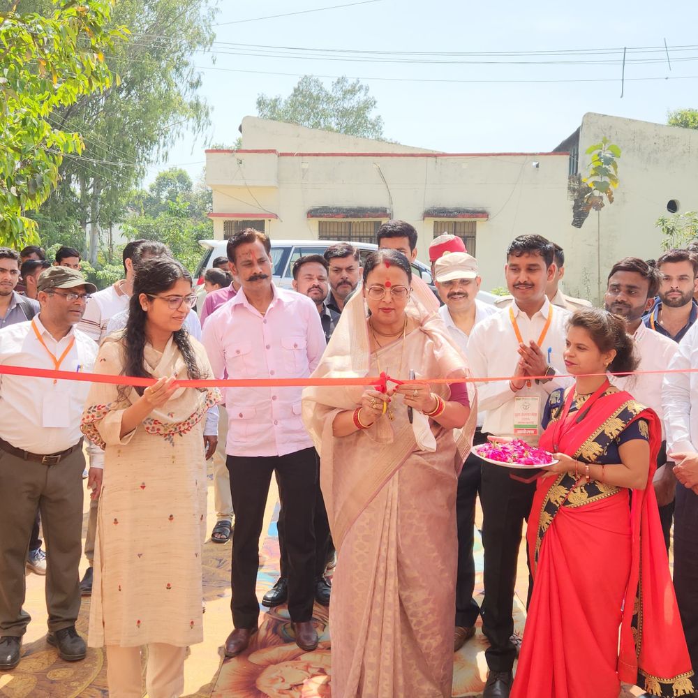 रोजगार मेले में 1038 युवाओं को मिली नौकरी:हरदोई में 43 कंपनियों ने 2329 प्रतिभागियों में से किया चयन