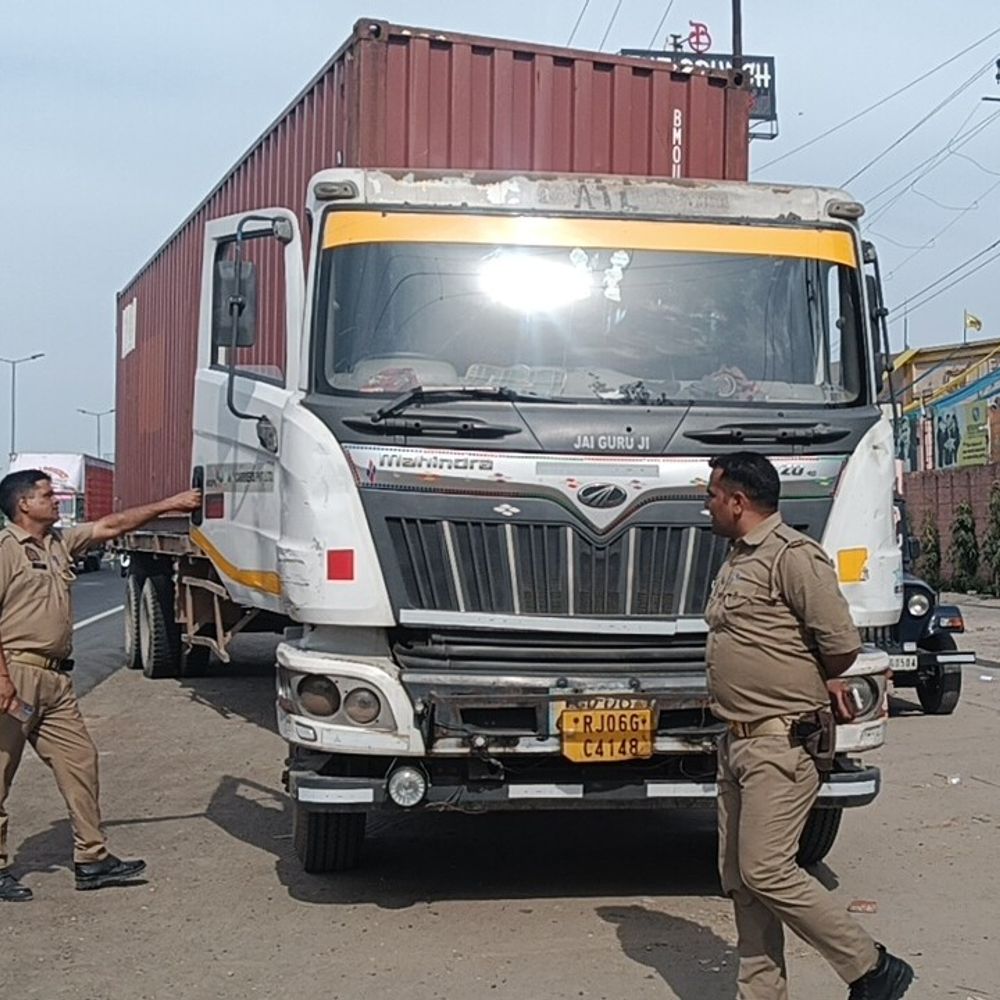 नेशनल हाईवे से एयरोप्लेन के टायरों से भरा ट्रक चोरी:1 करोड़ के टायर बरामद, मेरठ पुलिस ने घेराबंदी कर चोर को दबोचा