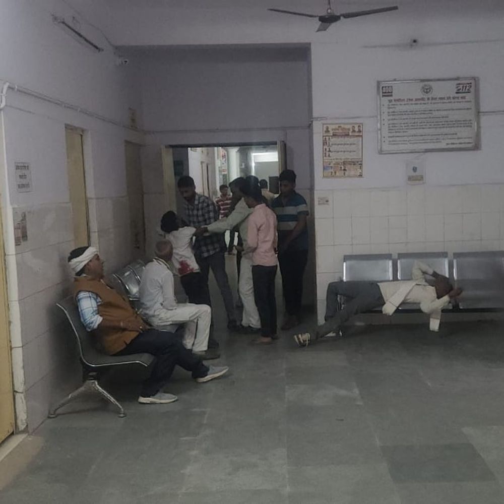 सीतापुर में सड़क हादसे में 3 युवकों की मौत:एक बाइक पर सवार थे तीनों, शादी में जा रहे थे, तेज रफ्तार गाड़ी ने मारी टक्कर