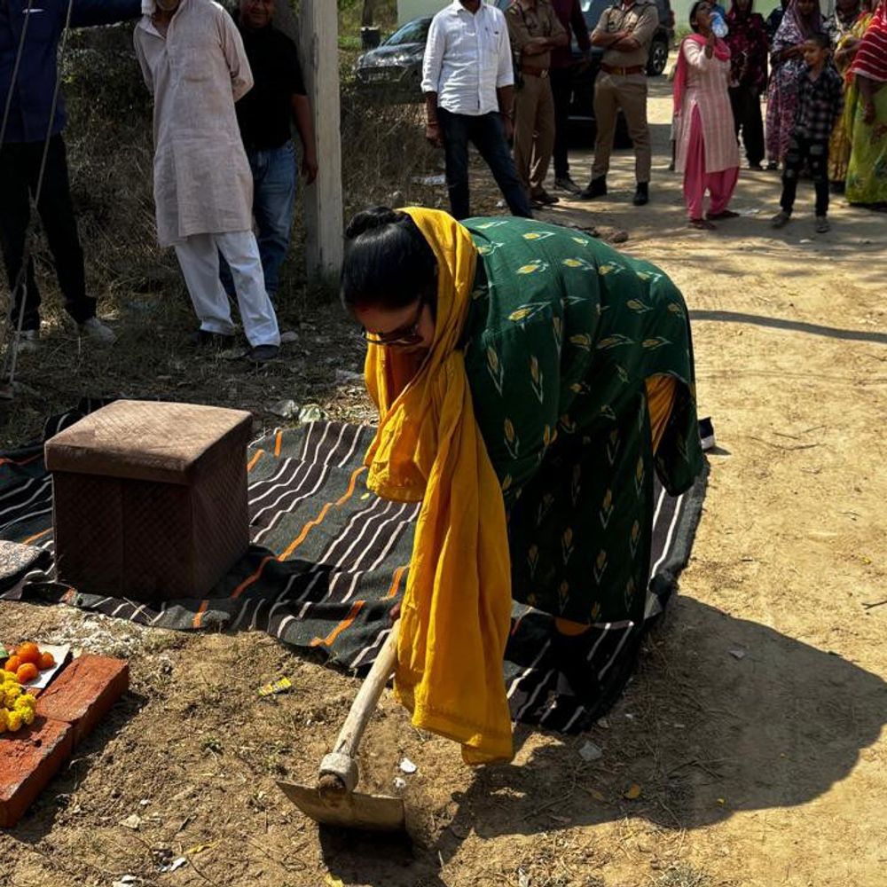 घाटमपुर में इंटरलॉकिंग सड़क निर्माण का शिलान्यास:मलिन बस्ती, आसरा आवास को मिलेगा बेहतर मार्ग, विधायक सरोज कुरील ने किया शुभारंभ