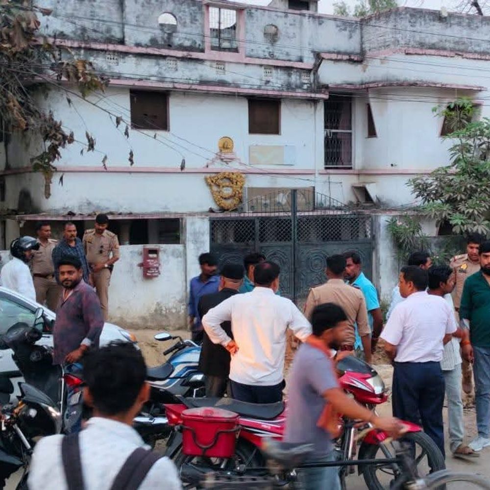 डीएम आवास के पास हुए गोलीकांड में कार्रवाई:टीचर समेत 4 पर मुकदमा दर्ज, 20 घंटे बाद तहरीर मिलने पर कार्रवाई