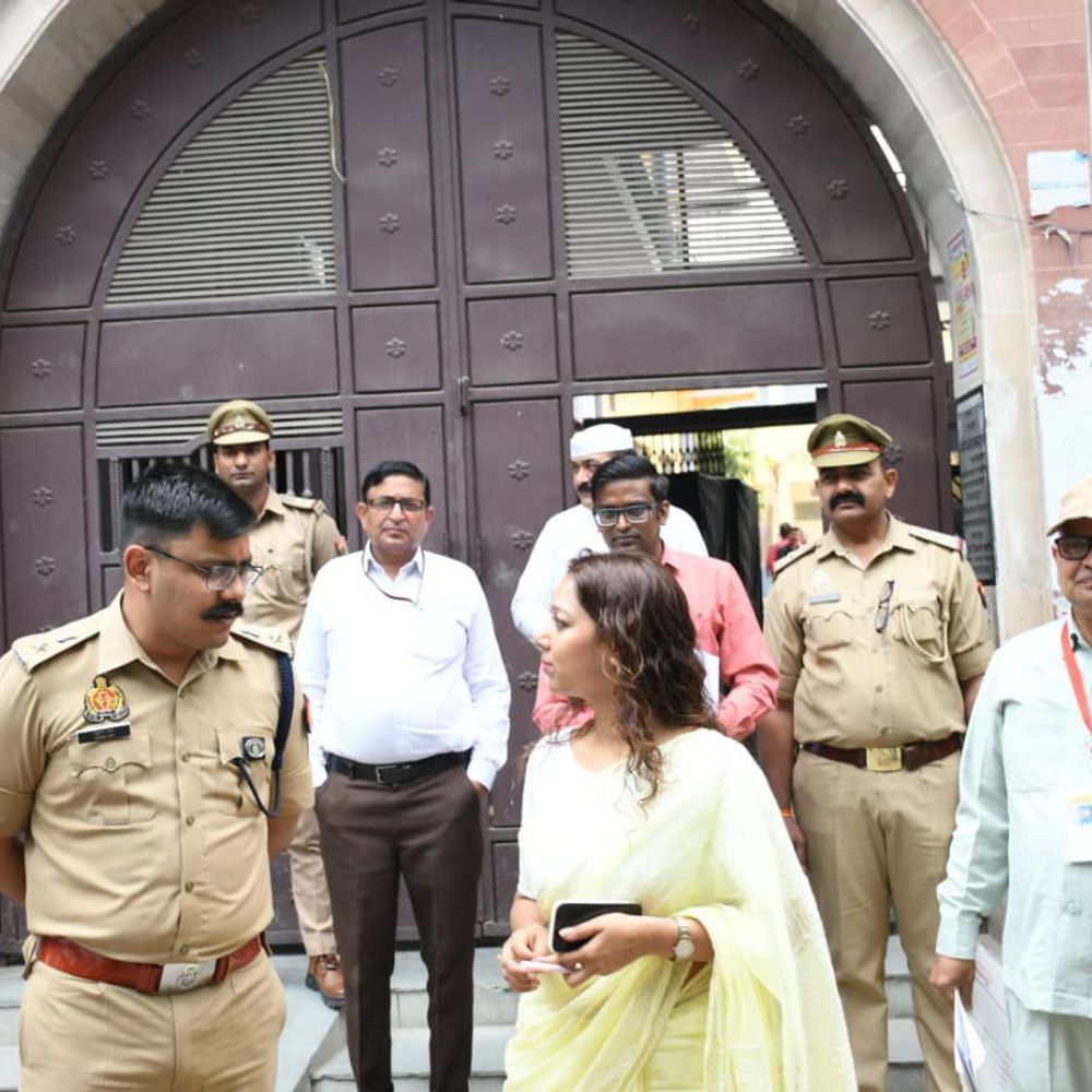 बागपत में दरोगा भर्ती परीक्षा शांतिपूर्ण तरीके से हुई पूरी:72 प्रतिशत परीक्षार्थी हुए शामिल, छात्र बोले- आसान पेपर से मेरिट बढ़ने की उम्मीद