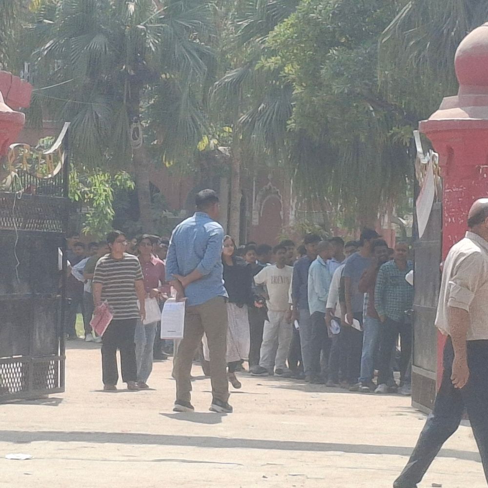 UP पुलिस उपनिरीक्षक भर्ती परीक्षा की पहली पारी संपन्न:हरदोई में दूसरी शुरू होने वाली, सघन जांच के बाद मिला प्रवेश